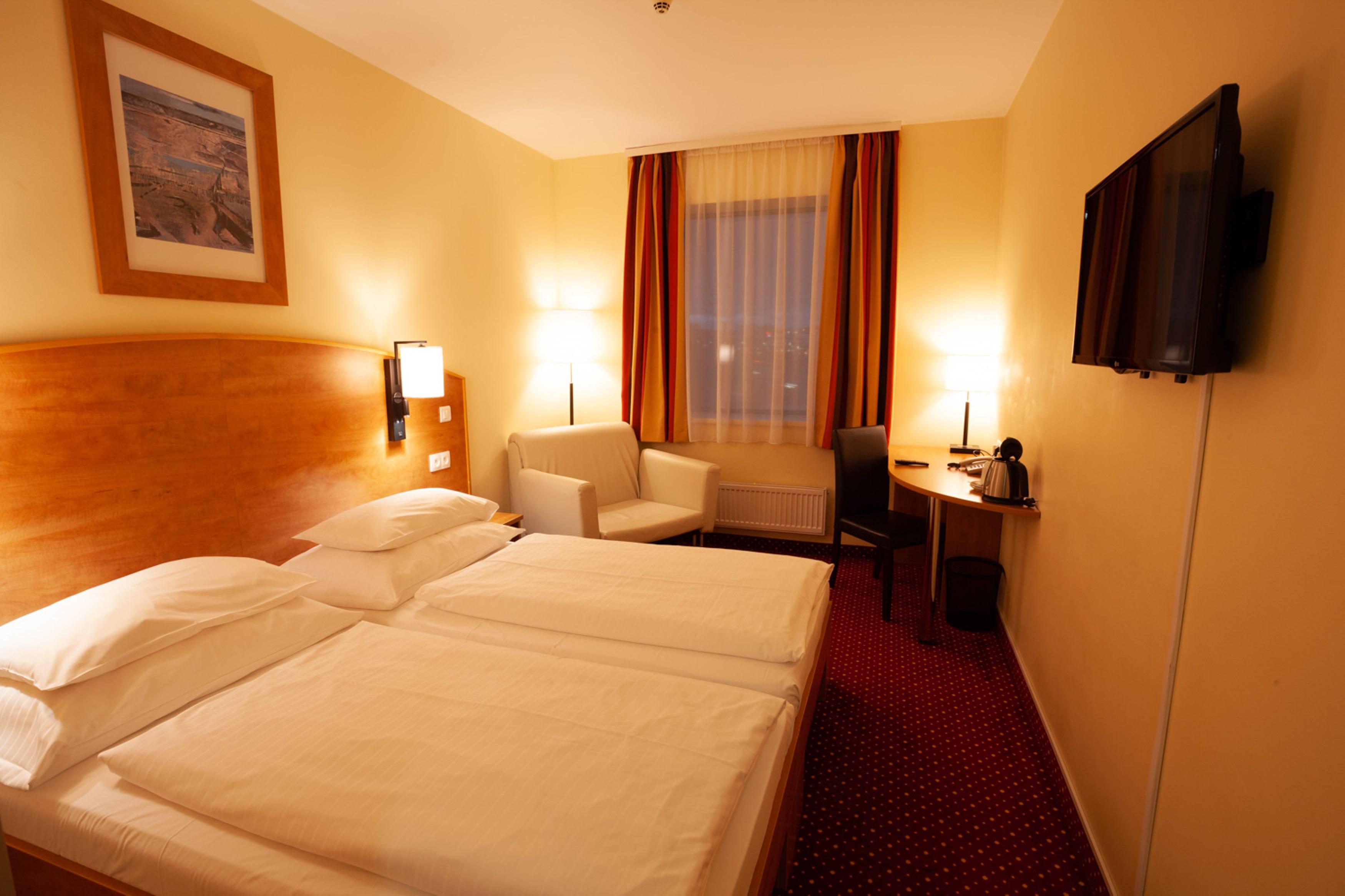 Amedia Express Prague, Trademark Collection By Wyndham Exterior photo