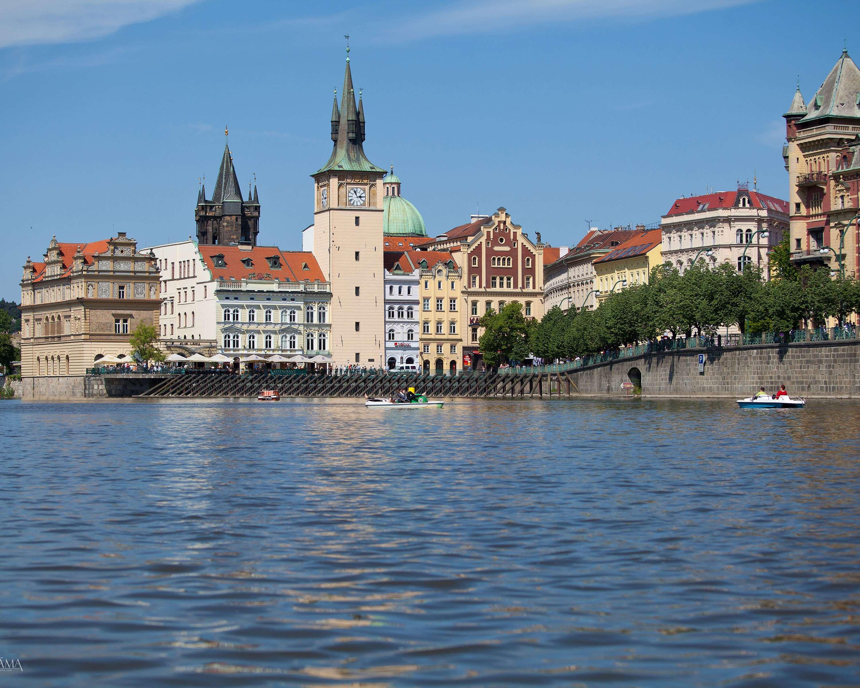 Amedia Express Prague, Trademark Collection By Wyndham Exterior photo