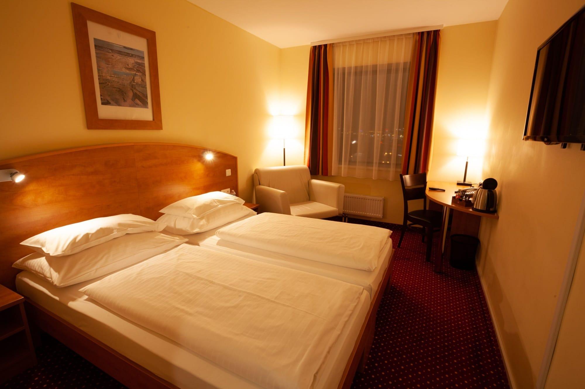 Amedia Express Prague, Trademark Collection By Wyndham Exterior photo