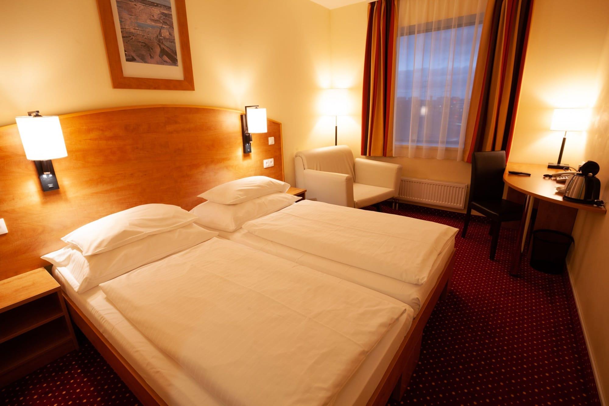 Amedia Express Prague, Trademark Collection By Wyndham Exterior photo