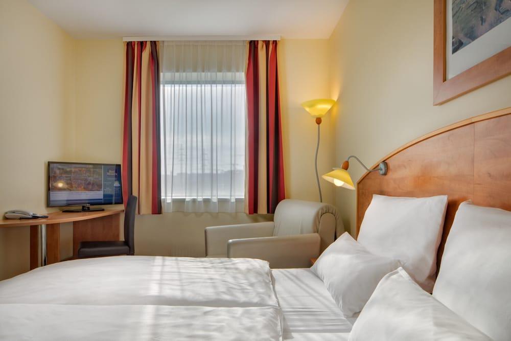 Amedia Express Prague, Trademark Collection By Wyndham Exterior photo