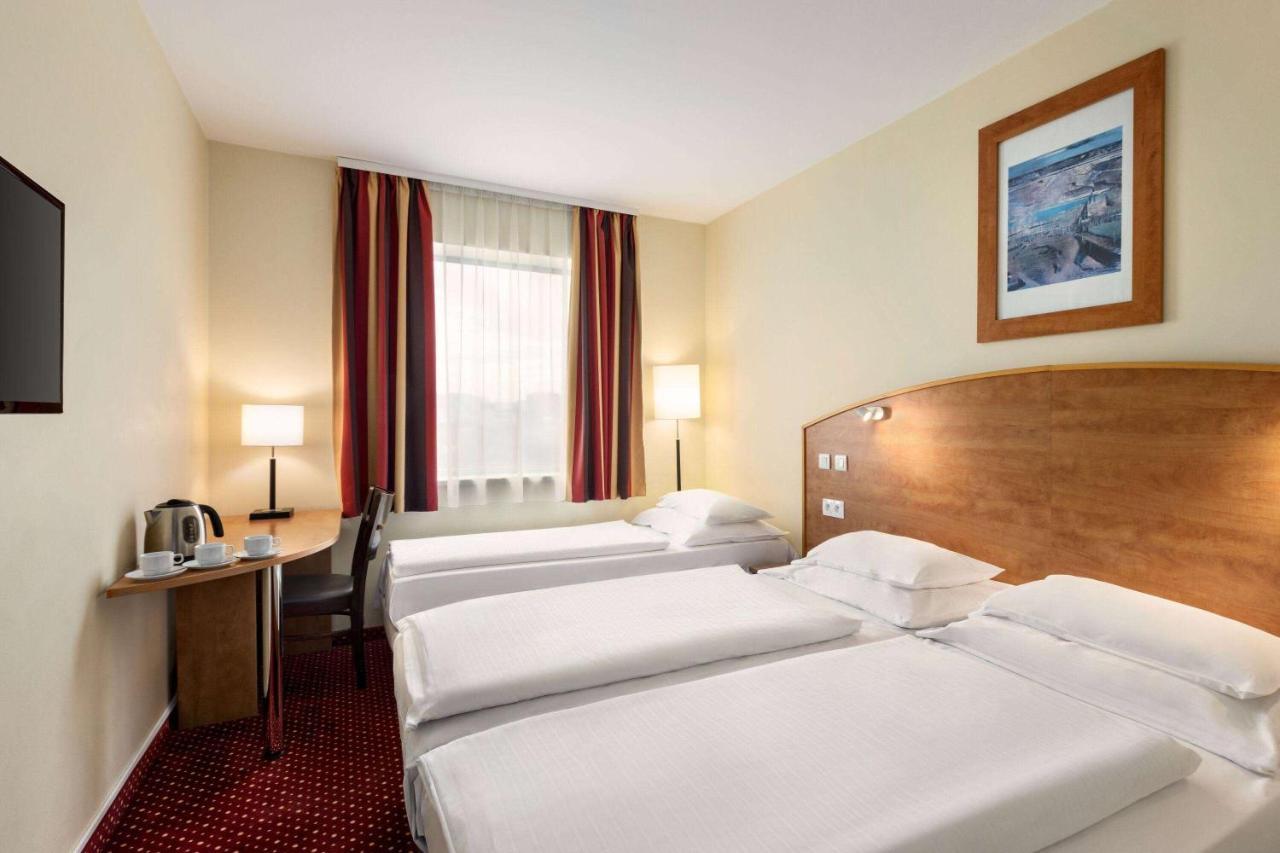 Amedia Express Prague, Trademark Collection By Wyndham Exterior photo