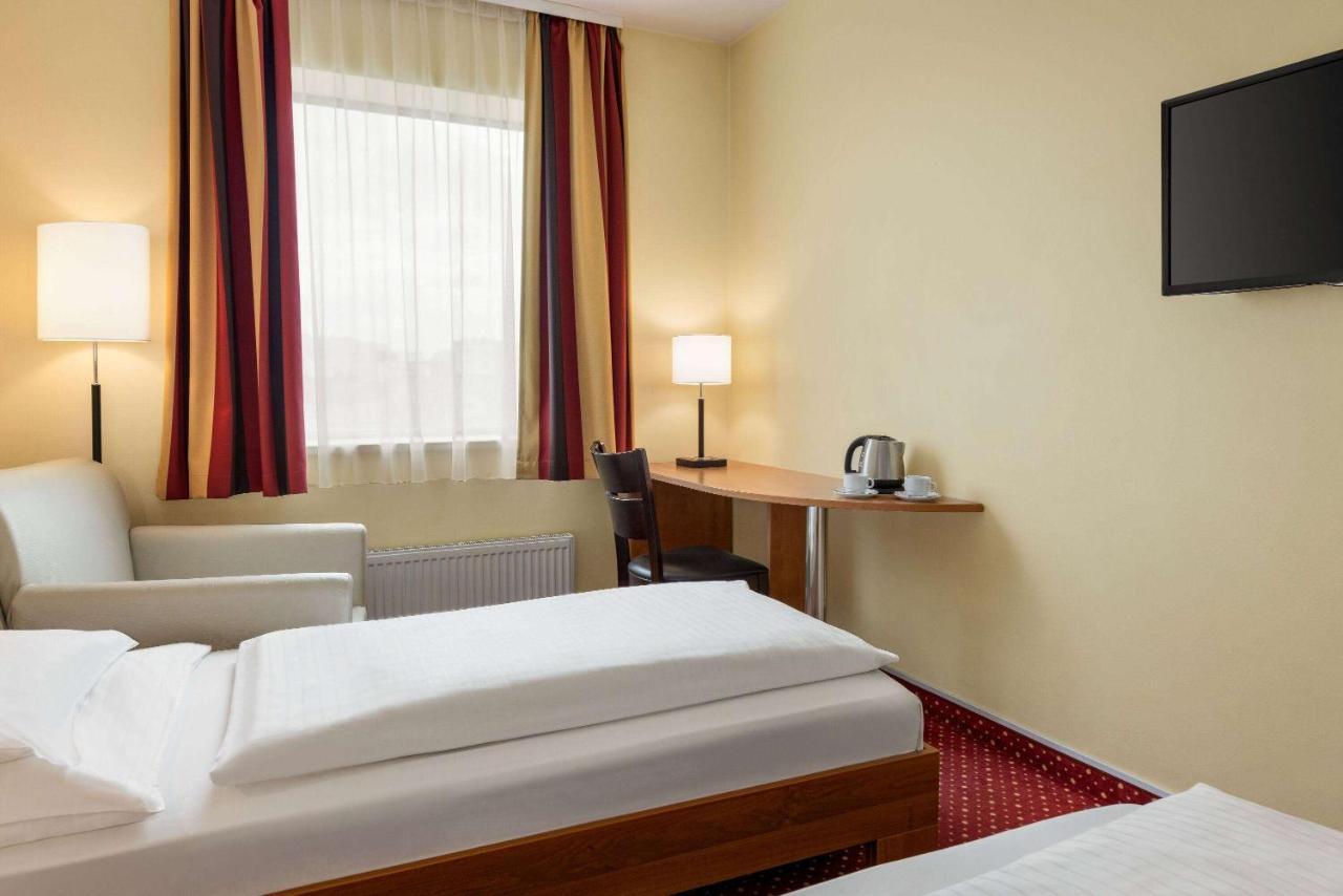 Amedia Express Prague, Trademark Collection By Wyndham Exterior photo