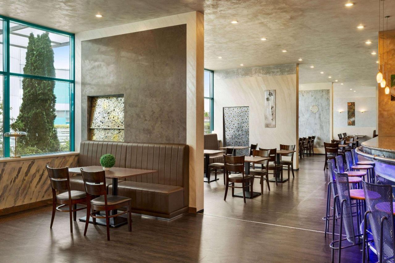 Amedia Express Prague, Trademark Collection By Wyndham Exterior photo