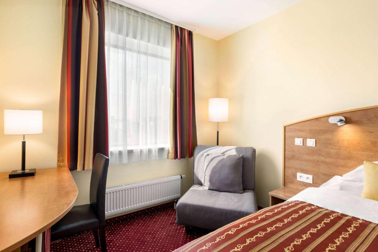 Amedia Express Prague, Trademark Collection By Wyndham Exterior photo