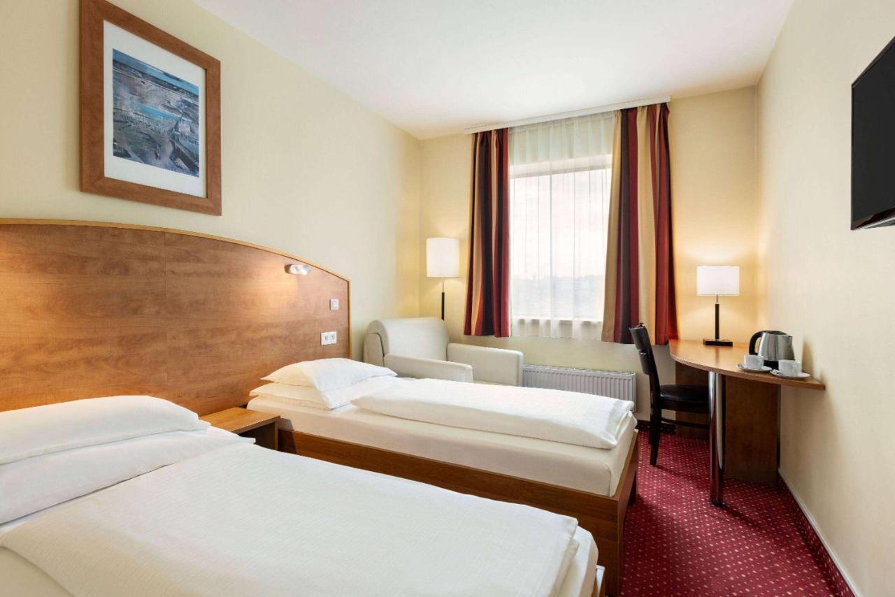Amedia Express Prague, Trademark Collection By Wyndham Exterior photo