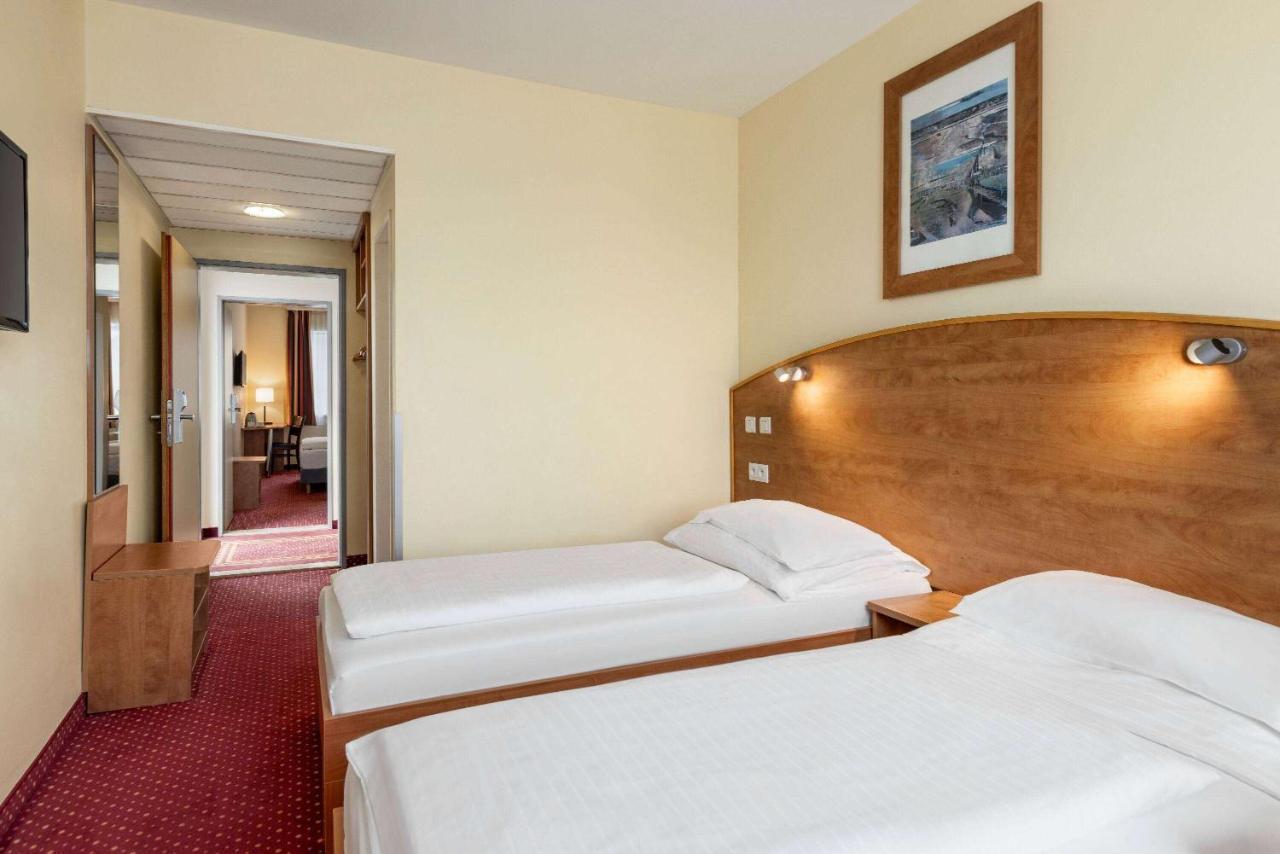 Amedia Express Prague, Trademark Collection By Wyndham Exterior photo