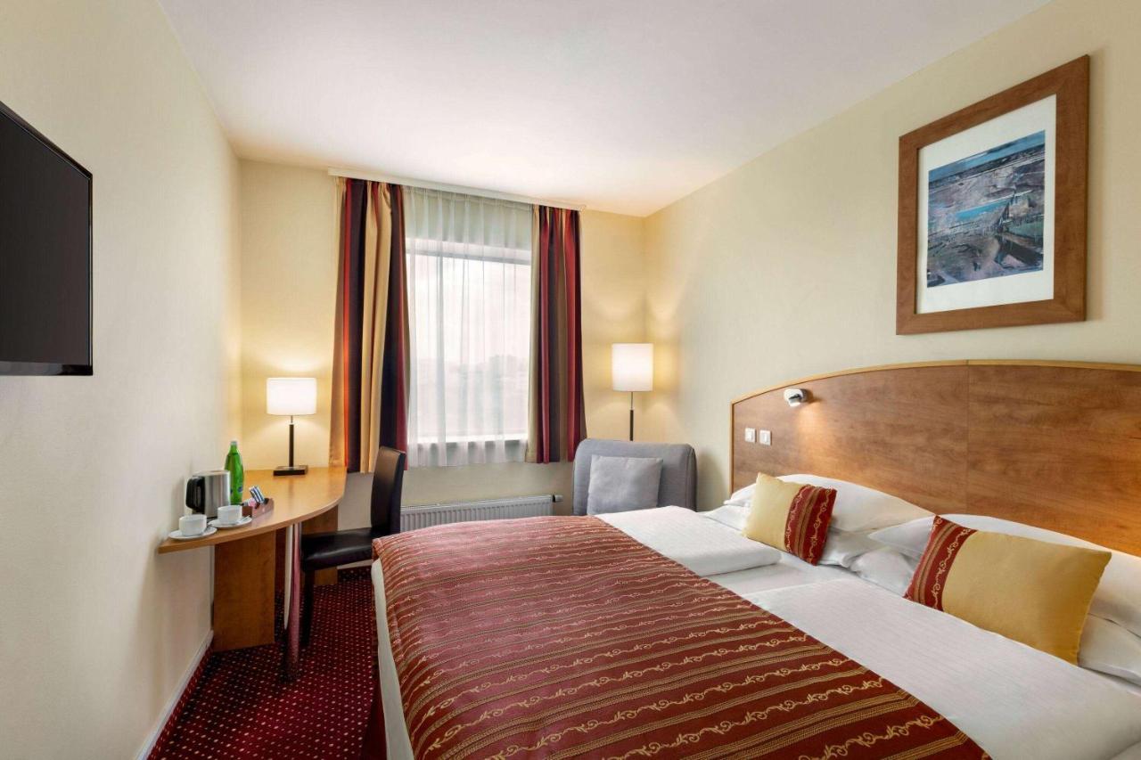 Amedia Express Prague, Trademark Collection By Wyndham Exterior photo