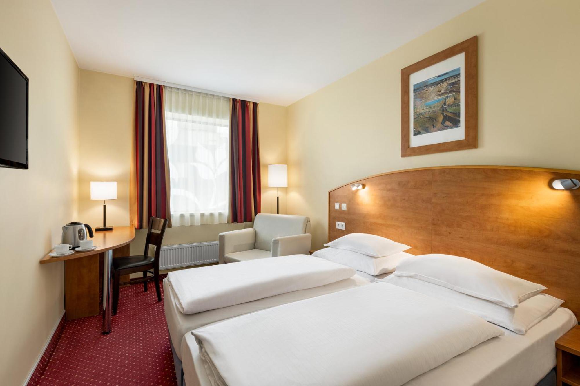Amedia Express Prague, Trademark Collection By Wyndham Exterior photo