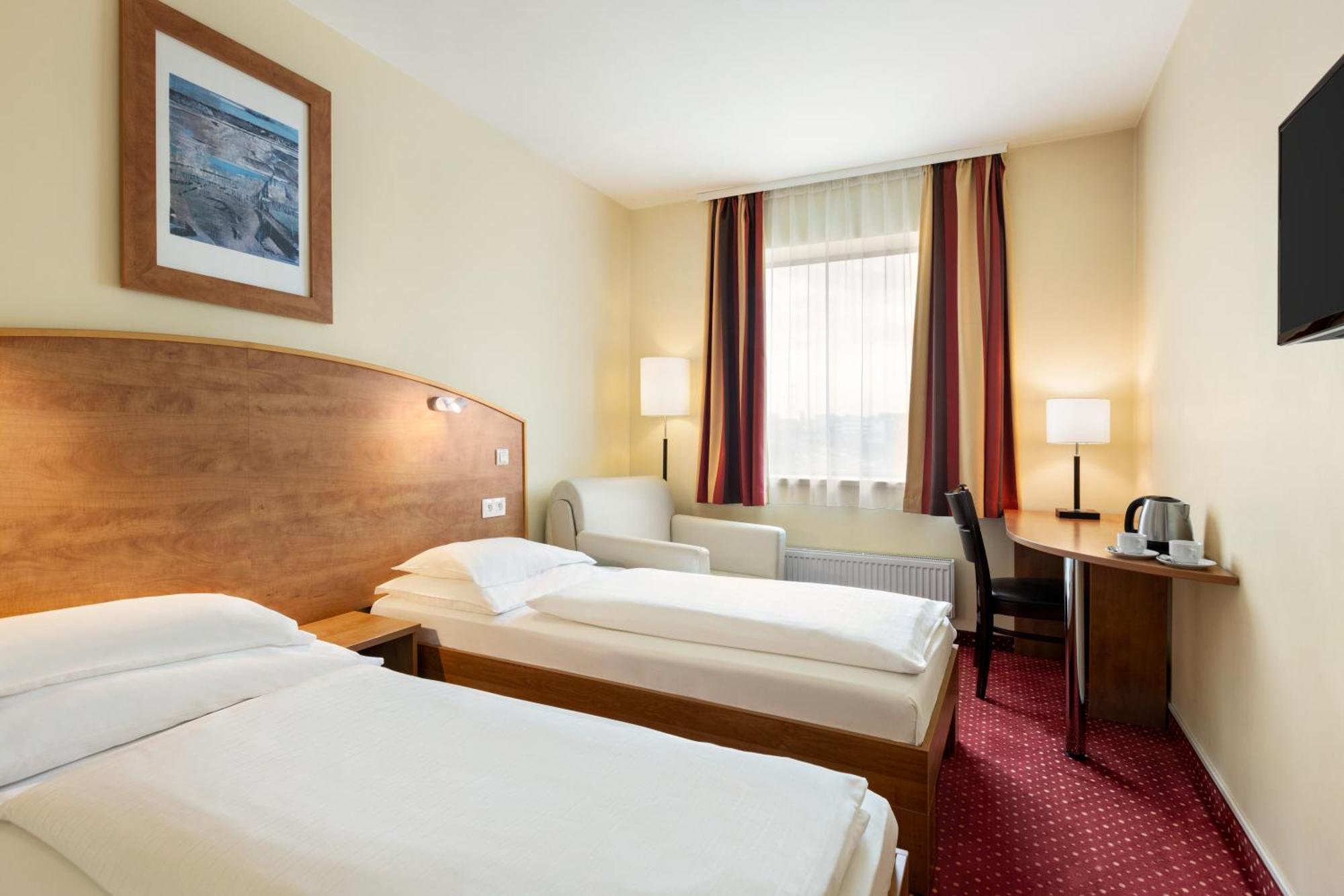 Amedia Express Prague, Trademark Collection By Wyndham Exterior photo
