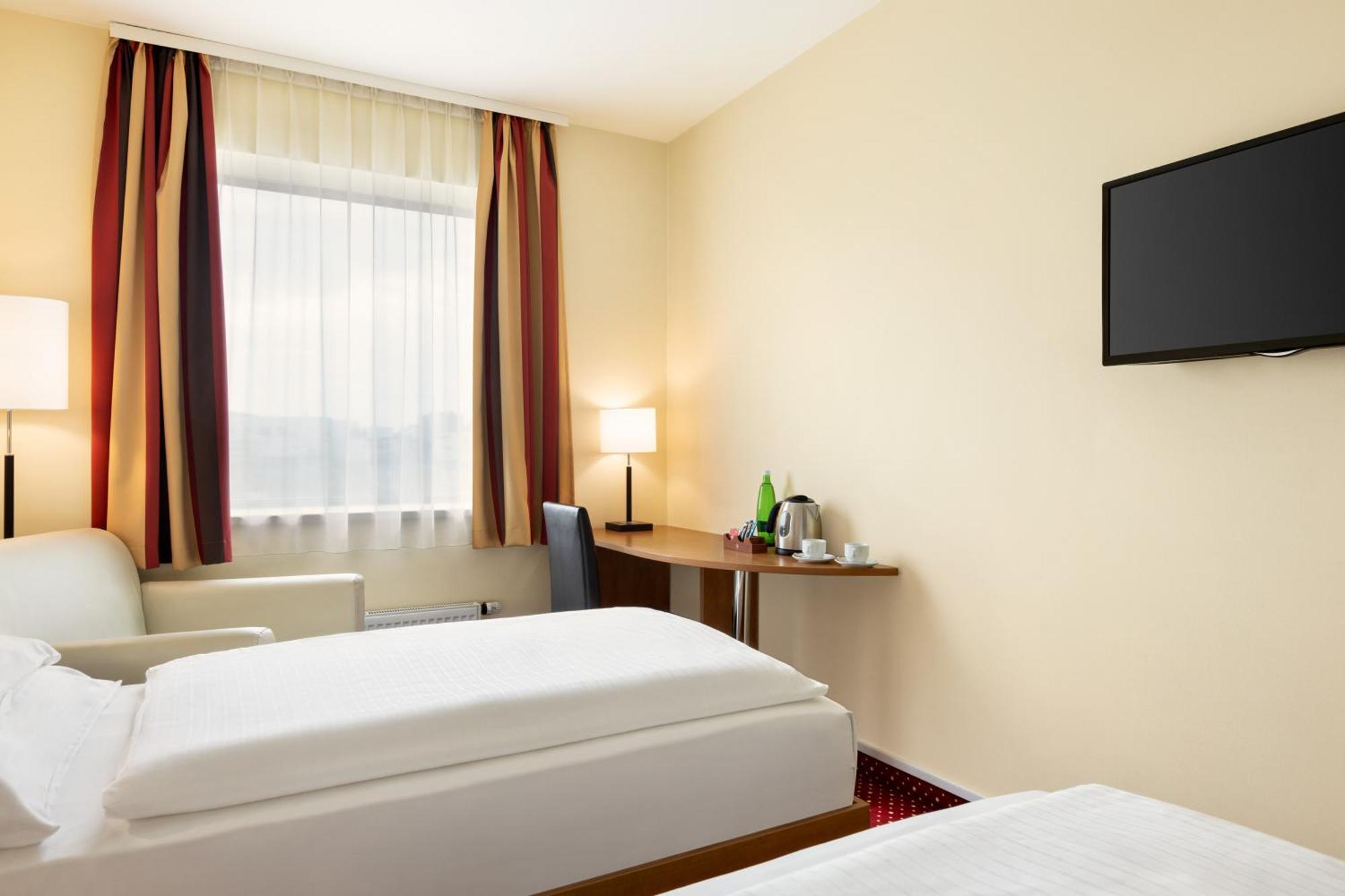 Amedia Express Prague, Trademark Collection By Wyndham Exterior photo