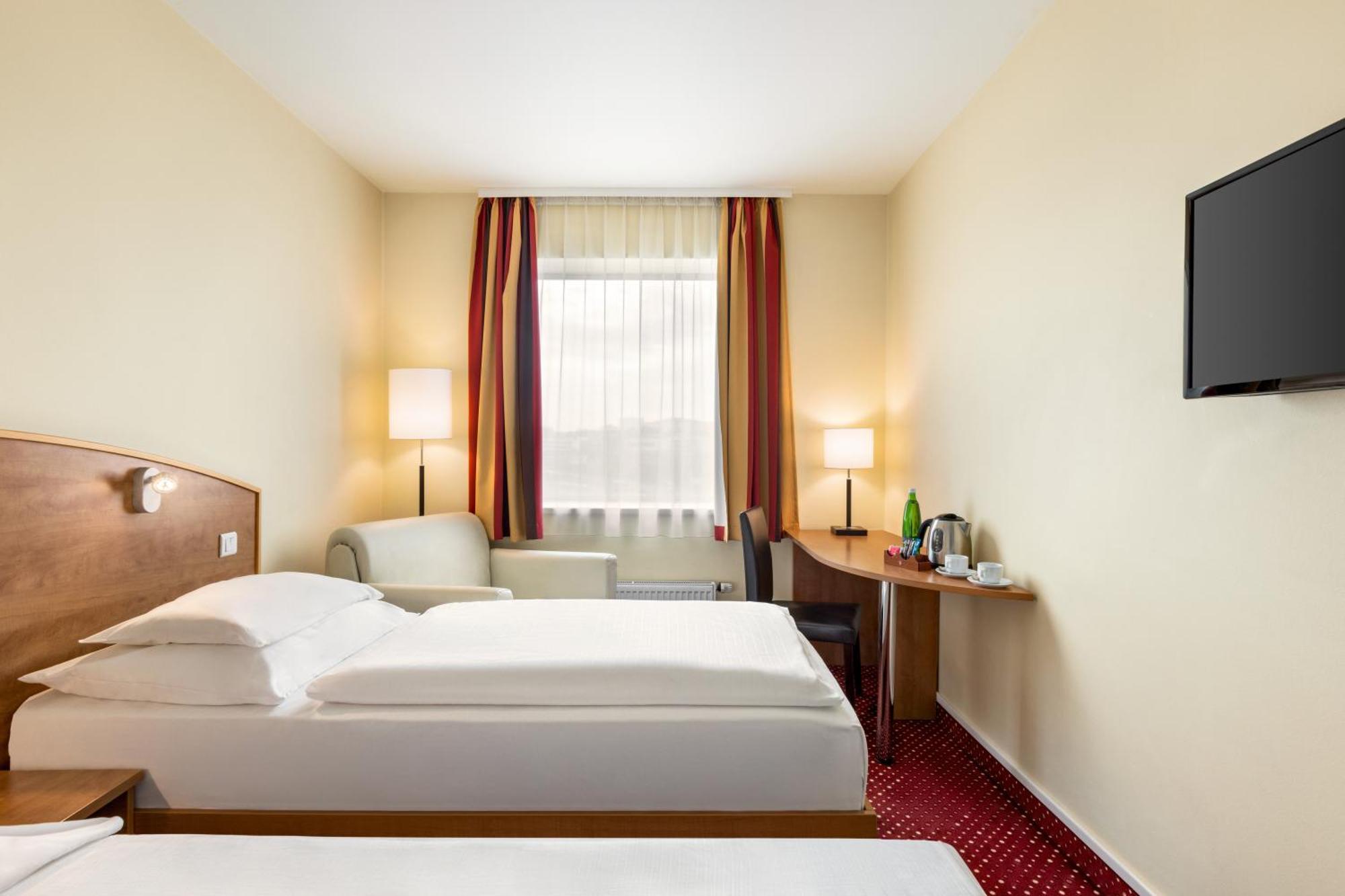 Amedia Express Prague, Trademark Collection By Wyndham Exterior photo
