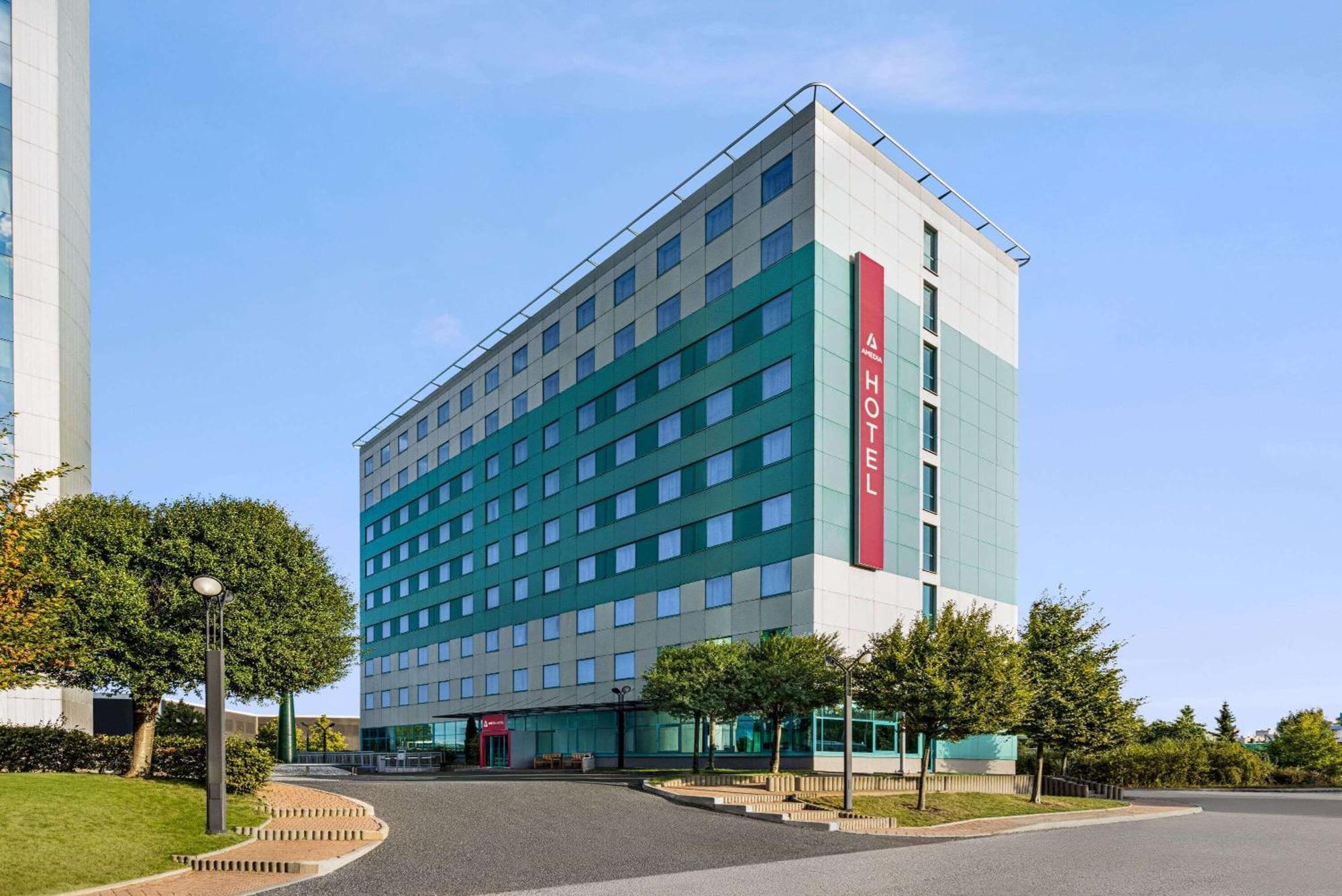 Amedia Express Prague, Trademark Collection By Wyndham Exterior photo